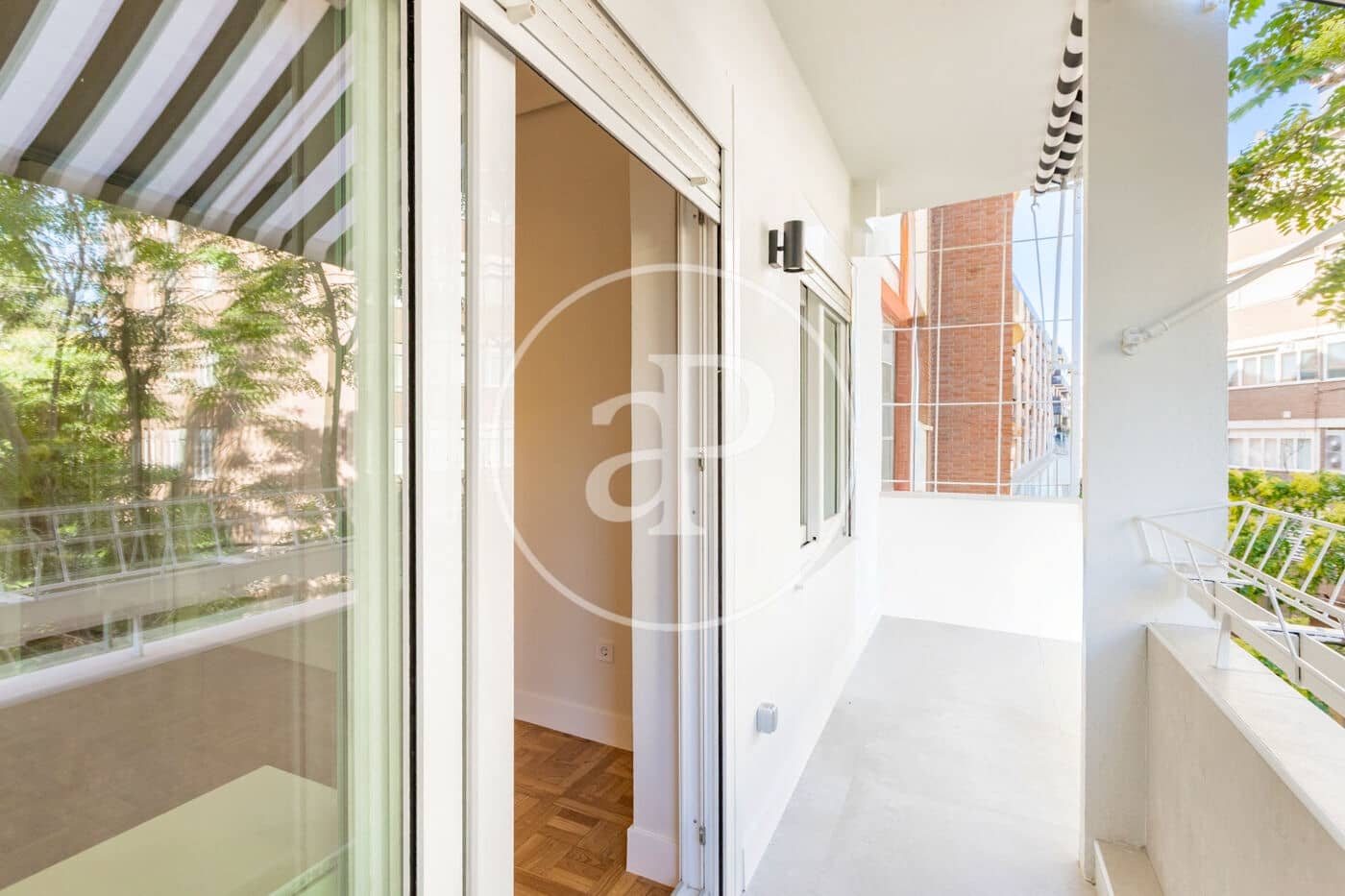 3 soveværelse Lejlighed til leje i Madrid by - € 3.300 (Ref: 9975451)