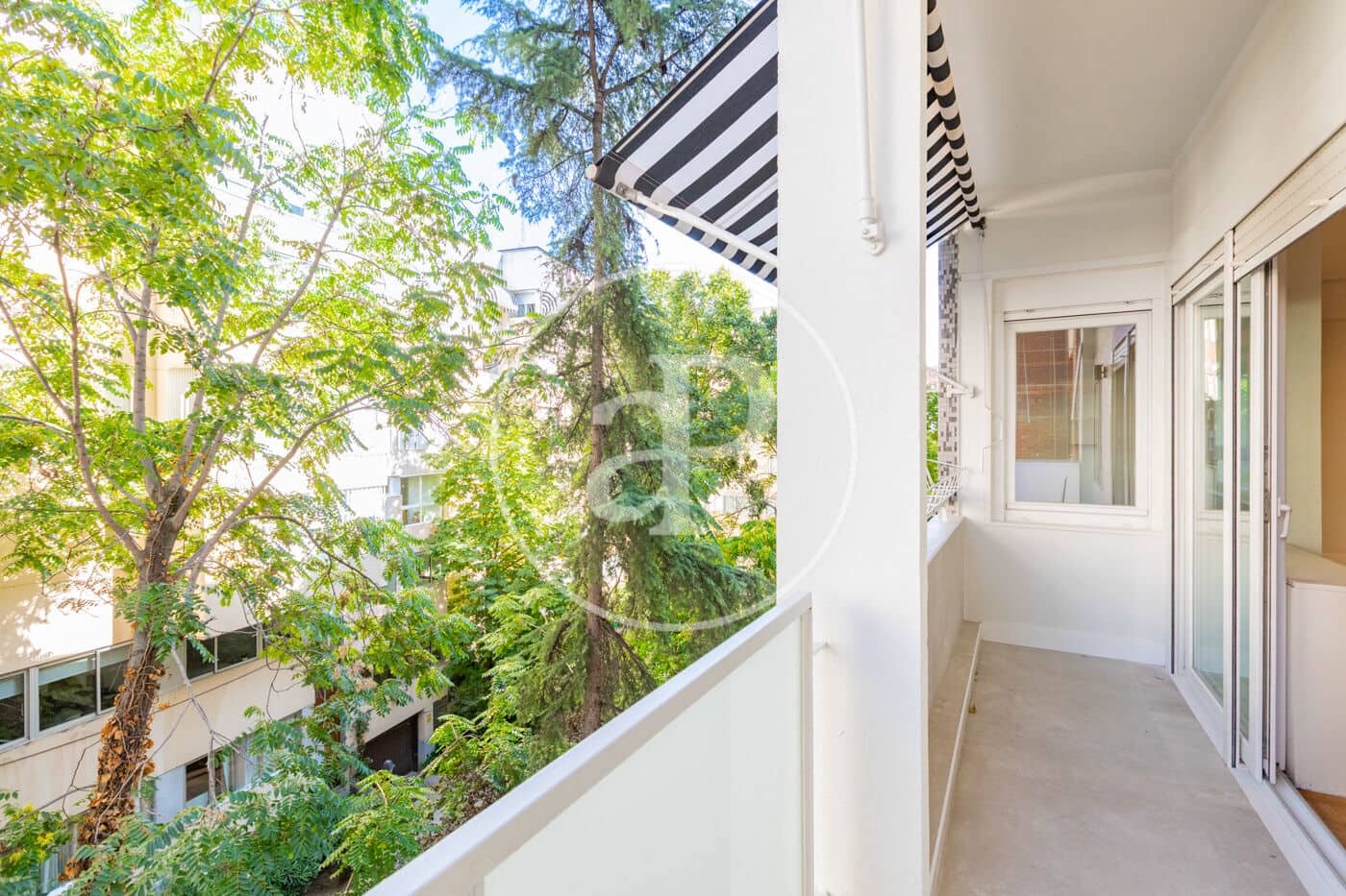 3 soveværelse Lejlighed til leje i Madrid by - € 3.300 (Ref: 9975451)