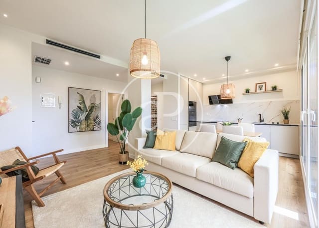 2 slaapkamer Penthouse te koop in Castillejos, Madrid stad met zwembad - € 985.000 (Ref: 9975452)