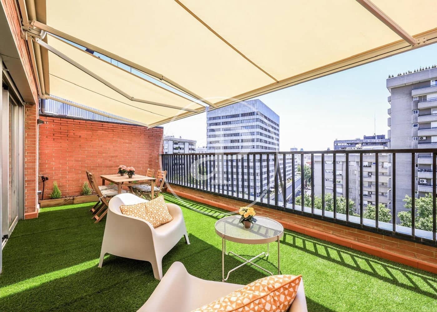 2 soveværelse Penthouse til salg i Madrid by med swimmingpool - € 985.000 (Ref: 9975452)