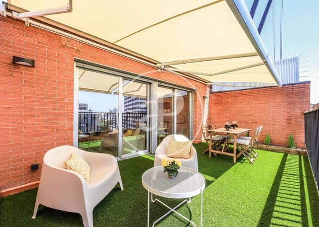 2 slaapkamer Penthouse te koop in Castillejos, Madrid stad met zwembad - € 985.000 (Ref: 9975452)