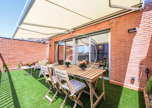 2 slaapkamer Penthouse te koop in Castillejos, Madrid stad met zwembad - € 985.000 (Ref: 9975452)