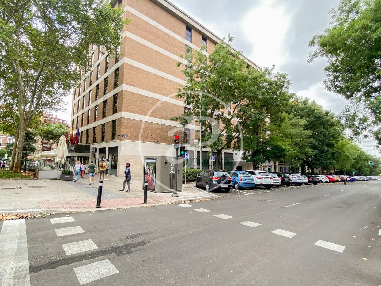 2 bedroom Apartment for sale in Madrid city with pool - € 680,000 (Ref: 9975453)