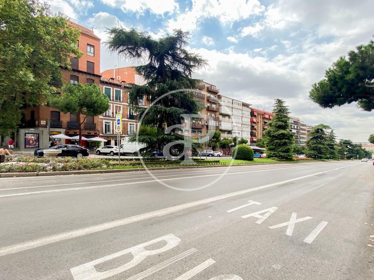 2 bedroom Apartment for sale in Madrid city with pool - € 680,000 (Ref: 9975453)