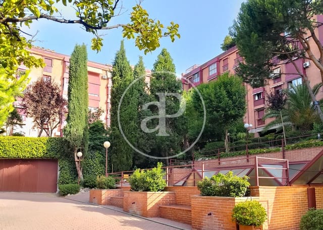 2 soveværelse Lejlighed til salg i Acacias, Madrid by med swimmingpool - € 680.000 (Ref: 9975453)