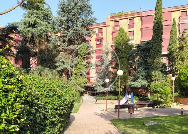 2 soveværelse Lejlighed til salg i Acacias, Madrid by med swimmingpool - € 680.000 (Ref: 9975453)