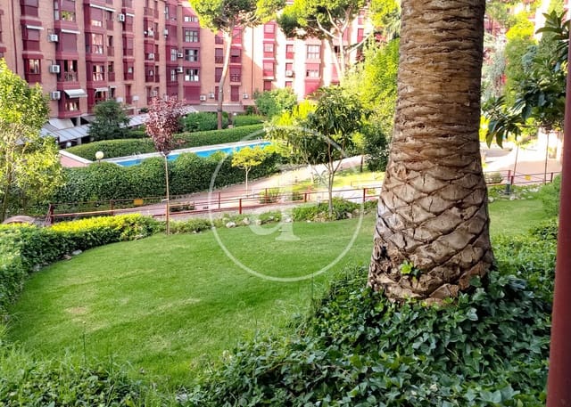 2 soveværelse Lejlighed til salg i Acacias, Madrid by med swimmingpool - € 680.000 (Ref: 9975453)