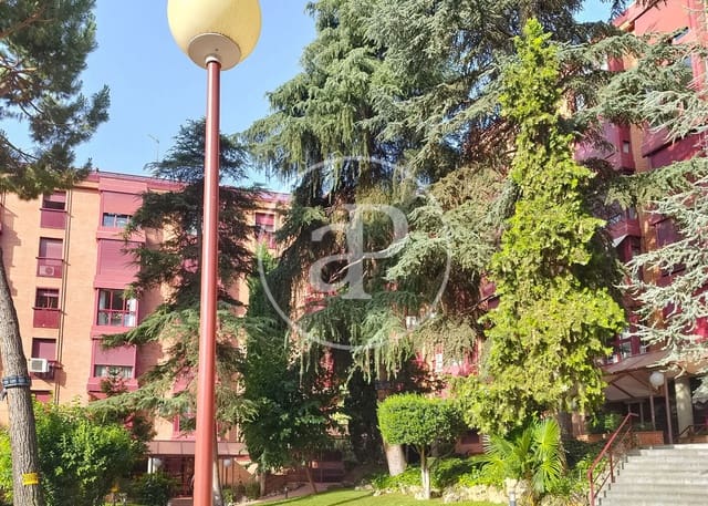 2 soveværelse Lejlighed til salg i Acacias, Madrid by med swimmingpool - € 680.000 (Ref: 9975453)
