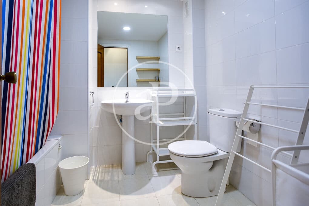 2 quarto Apartamento para arrendar em Madrid cidade - 2 400 € (Ref: 9977333)