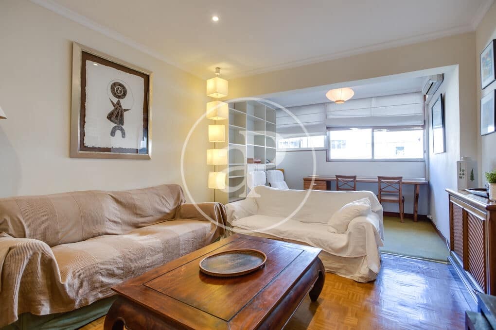 2 quarto Apartamento para arrendar em Madrid cidade - 2 400 € (Ref: 9977333)