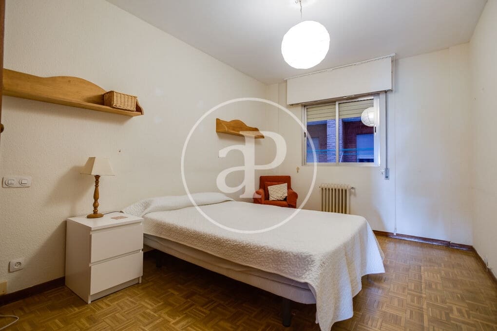 2 quarto Apartamento para arrendar em Madrid cidade - 2 400 € (Ref: 9977333)