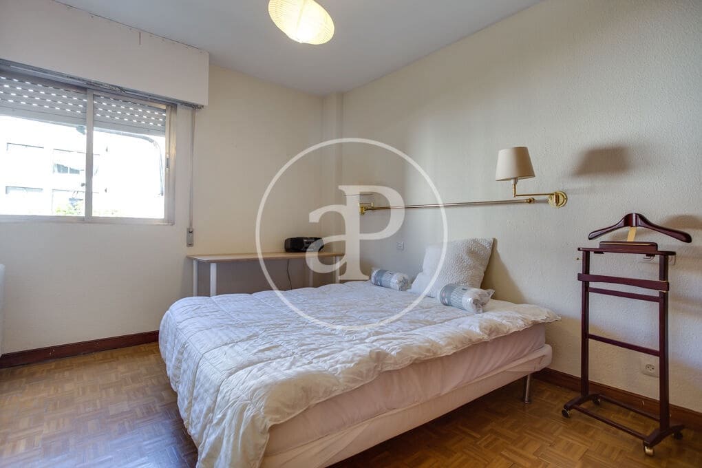 2 quarto Apartamento para arrendar em Madrid cidade - 2 400 € (Ref: 9977333)