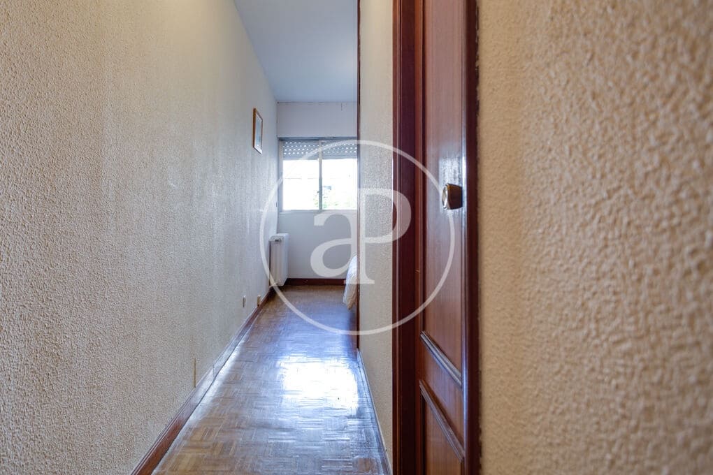 2 quarto Apartamento para arrendar em Madrid cidade - 2 400 € (Ref: 9977333)
