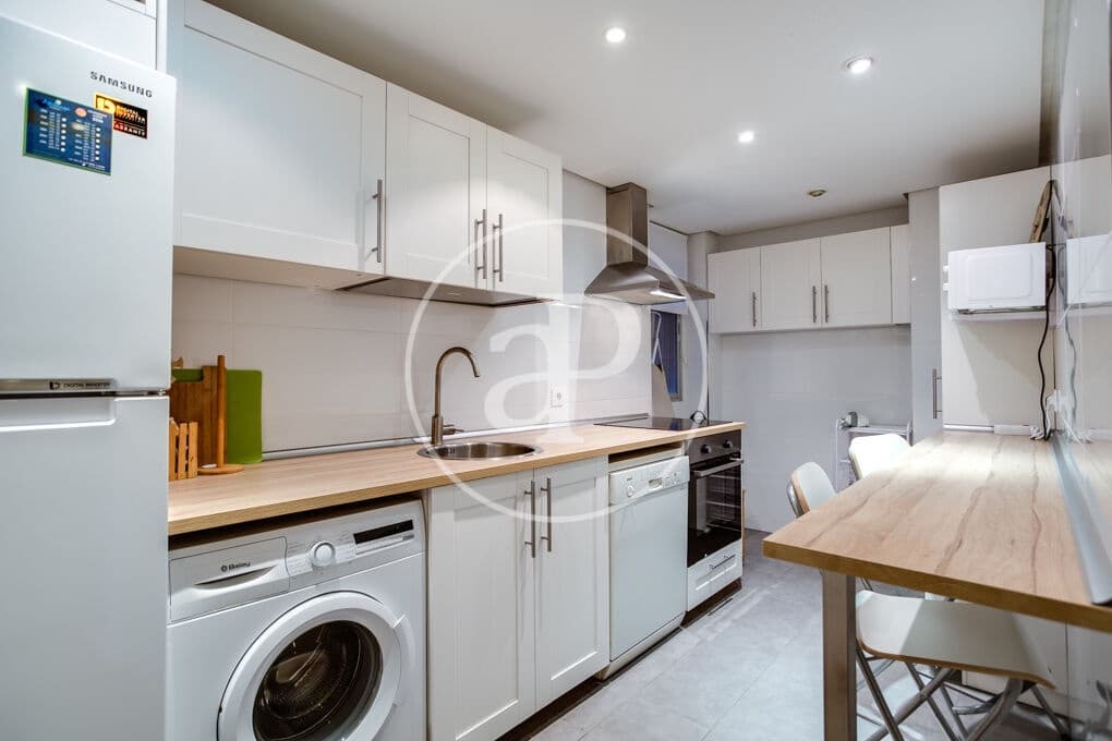 2 quarto Apartamento para arrendar em Madrid cidade - 2 400 € (Ref: 9977333)