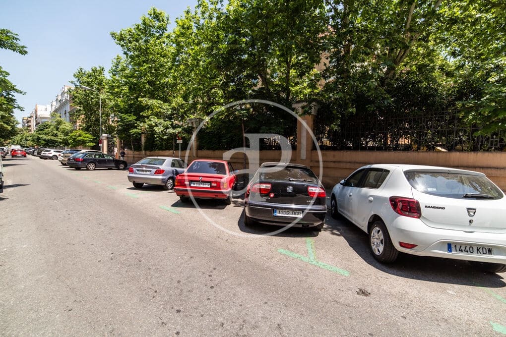 2 quarto Apartamento para arrendar em Madrid cidade - 2 400 € (Ref: 9977333)