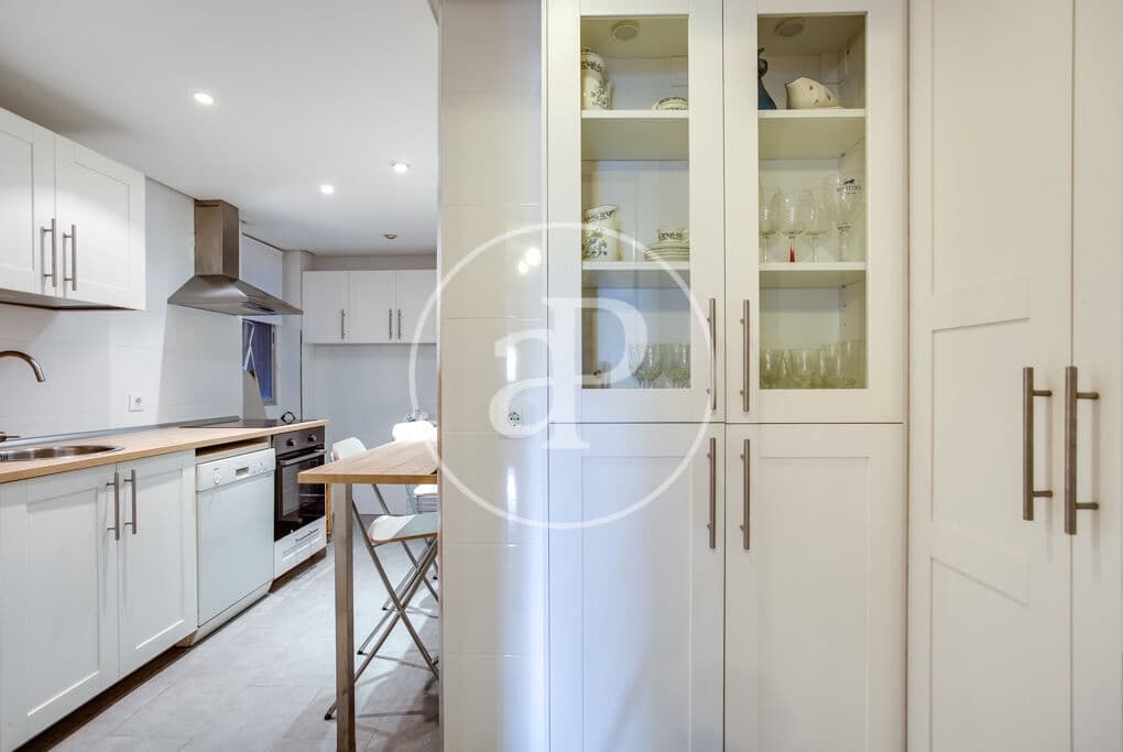 2 quarto Apartamento para arrendar em Madrid cidade - 2 400 € (Ref: 9977333)