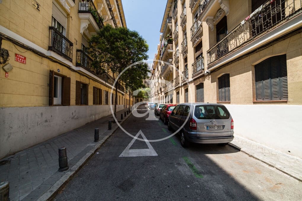 2 quarto Apartamento para arrendar em Madrid cidade - 2 400 € (Ref: 9977333)