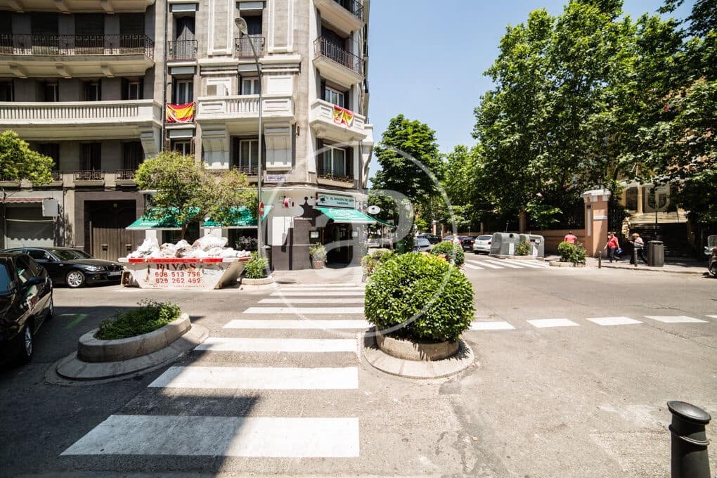 2 quarto Apartamento para arrendar em Madrid cidade - 2 400 € (Ref: 9977333)