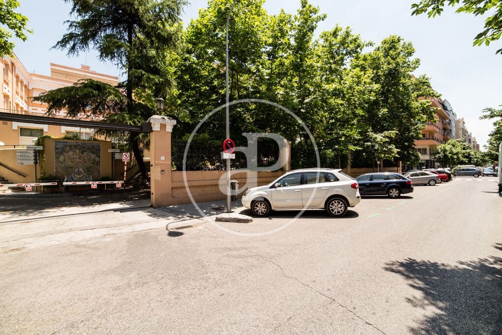 2 quarto Apartamento para arrendar em Madrid cidade - 2 400 € (Ref: 9977333)