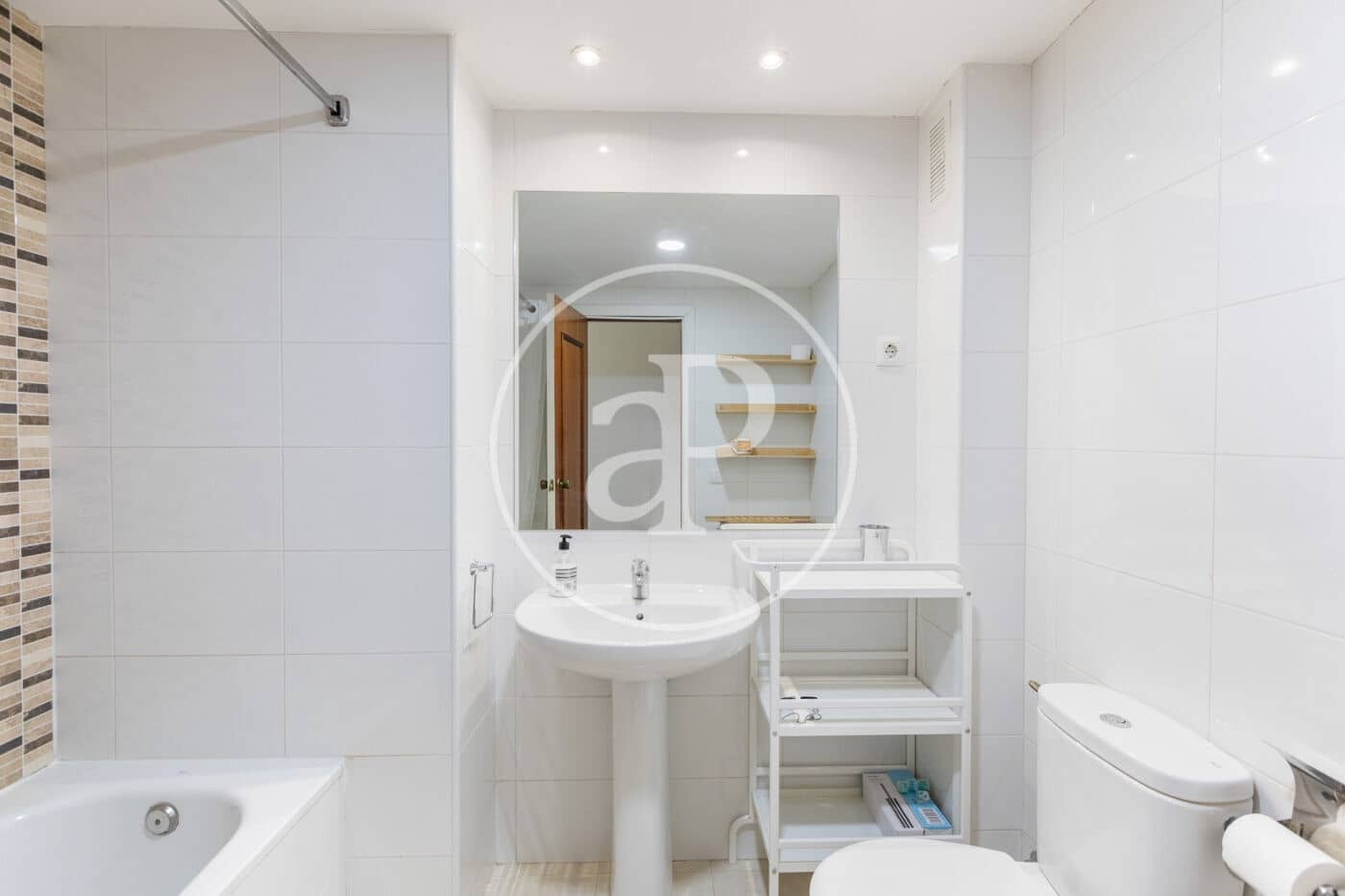 2 bedroom Apartment for rent in Madrid city - € 2,400 (Ref: 9977333)