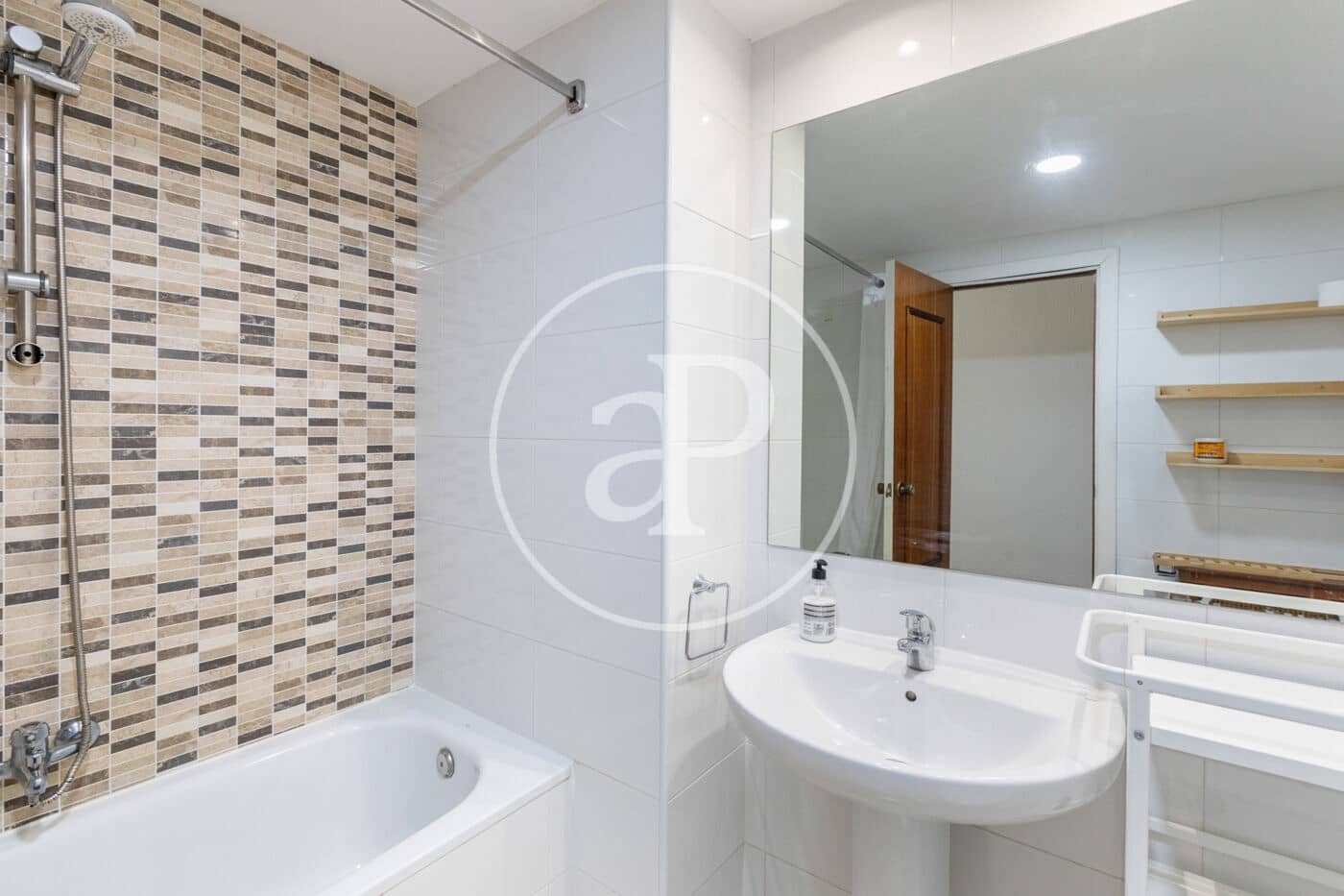 2 bedroom Apartment for rent in Madrid city - € 2,400 (Ref: 9977333)