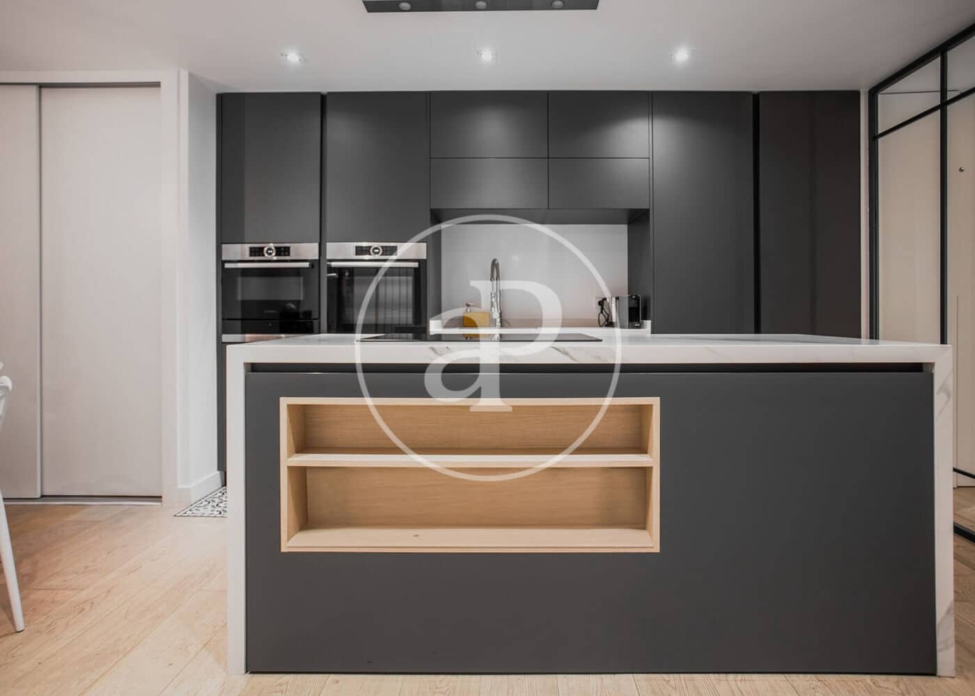 3 sovrum Lägenhet att hyra i Madrid stad - 8 000 € (Ref: 9977335)