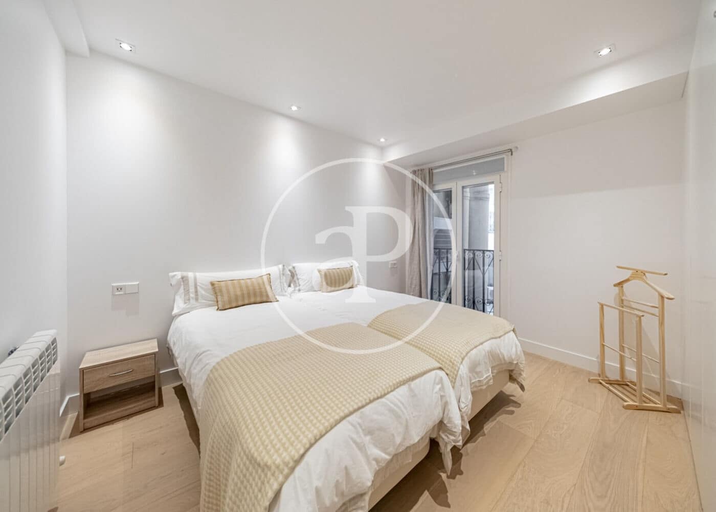 3 sovrum Lägenhet att hyra i Madrid stad - 8 000 € (Ref: 9977335)