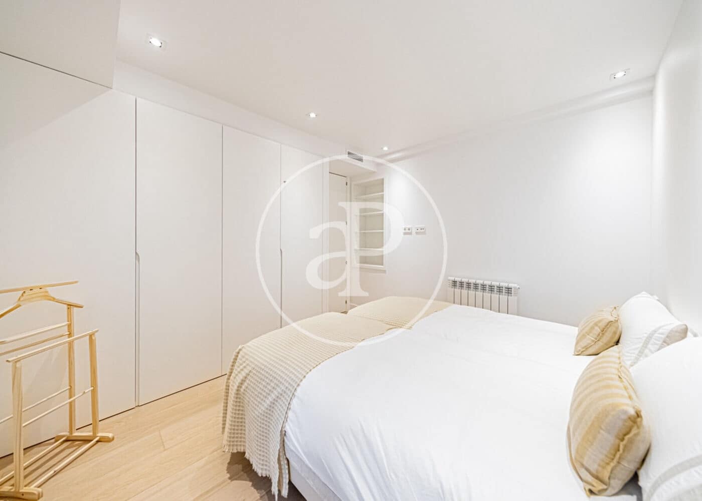 3 sovrum Lägenhet att hyra i Madrid stad - 8 000 € (Ref: 9977335)