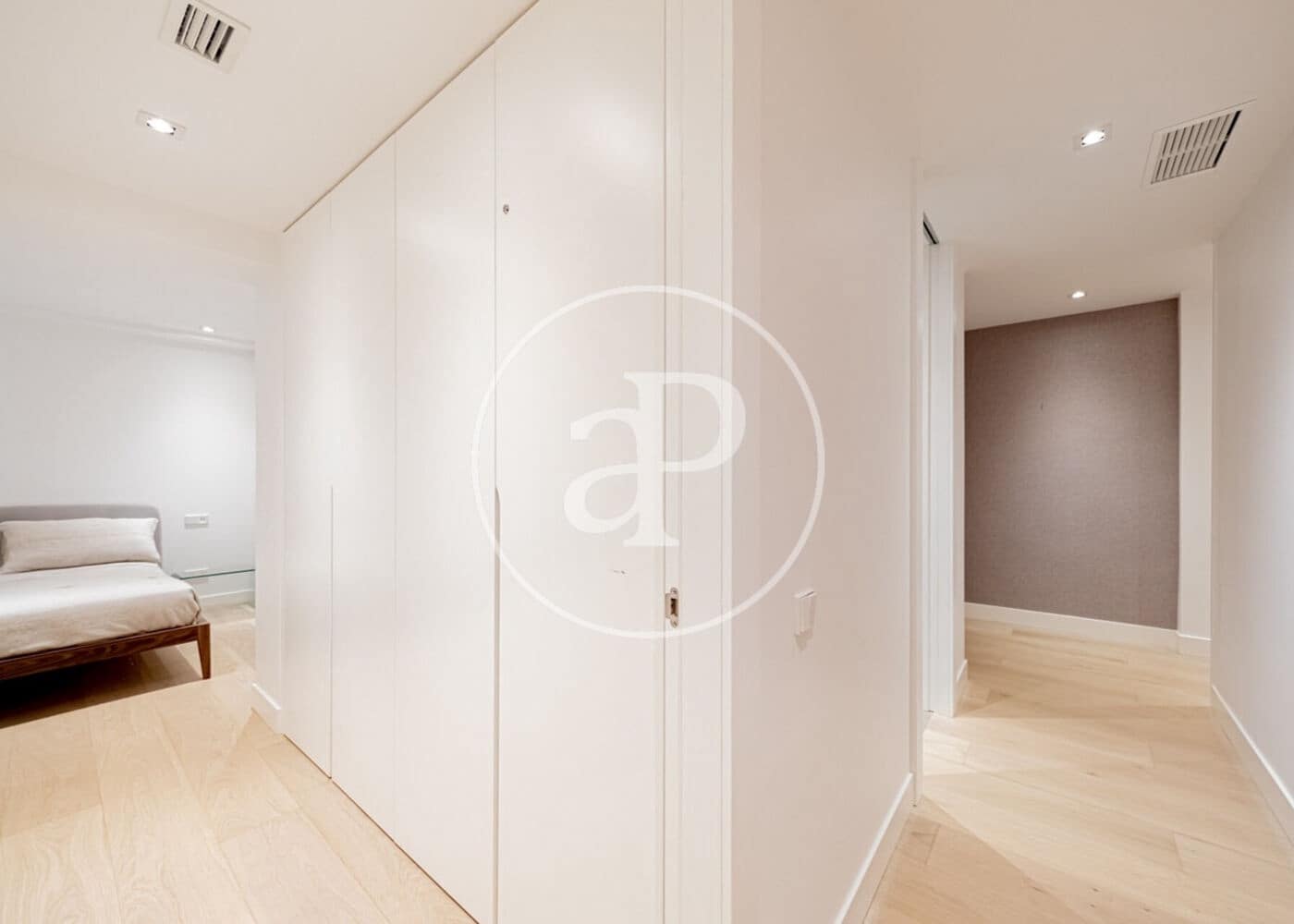 3 sovrum Lägenhet att hyra i Madrid stad - 8 000 € (Ref: 9977335)