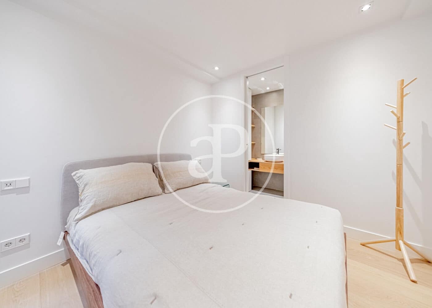 3 sovrum Lägenhet att hyra i Madrid stad - 8 000 € (Ref: 9977335)