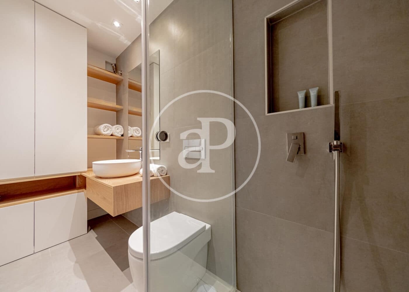 3 sovrum Lägenhet att hyra i Madrid stad - 8 000 € (Ref: 9977335)