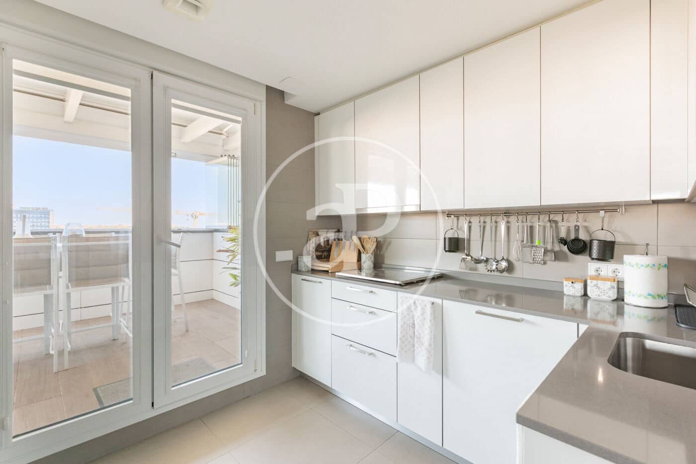 3 Zimmer Apartment zu vermieten in Madrid Stadt mit Pool Garage - 3.000 € (Ref: 9978903)