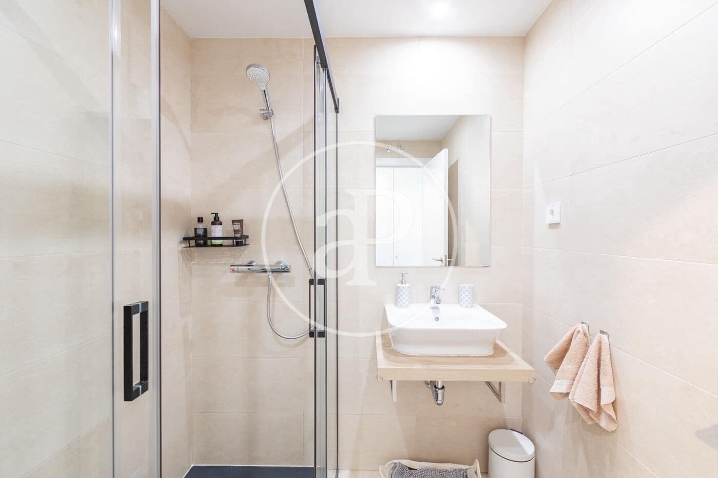 3 Zimmer Apartment zu vermieten in Madrid Stadt mit Pool Garage - 3.000 € (Ref: 9978903)