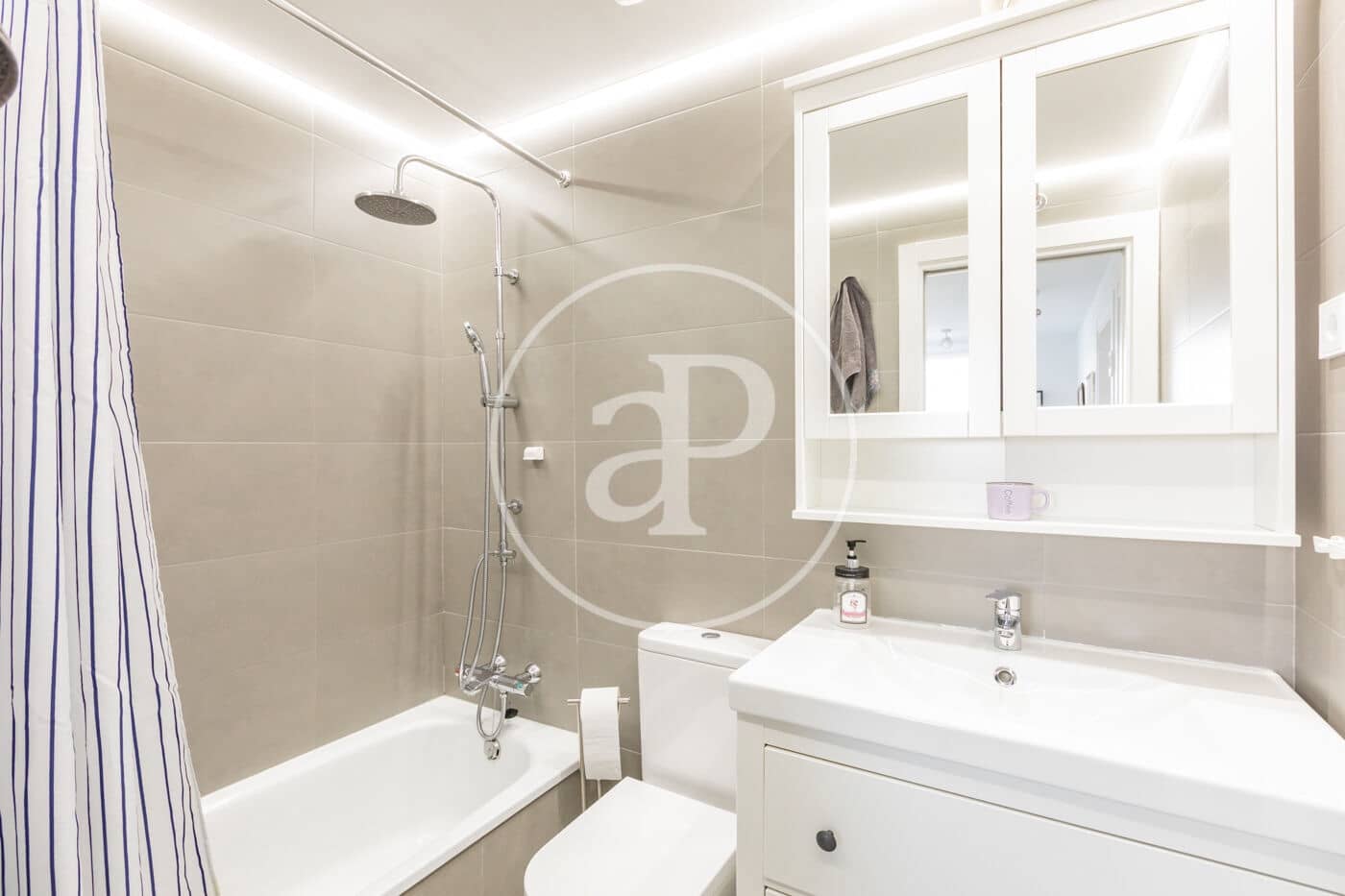 3 Zimmer Apartment zu vermieten in Madrid Stadt mit Pool Garage - 3.000 € (Ref: 9978903)