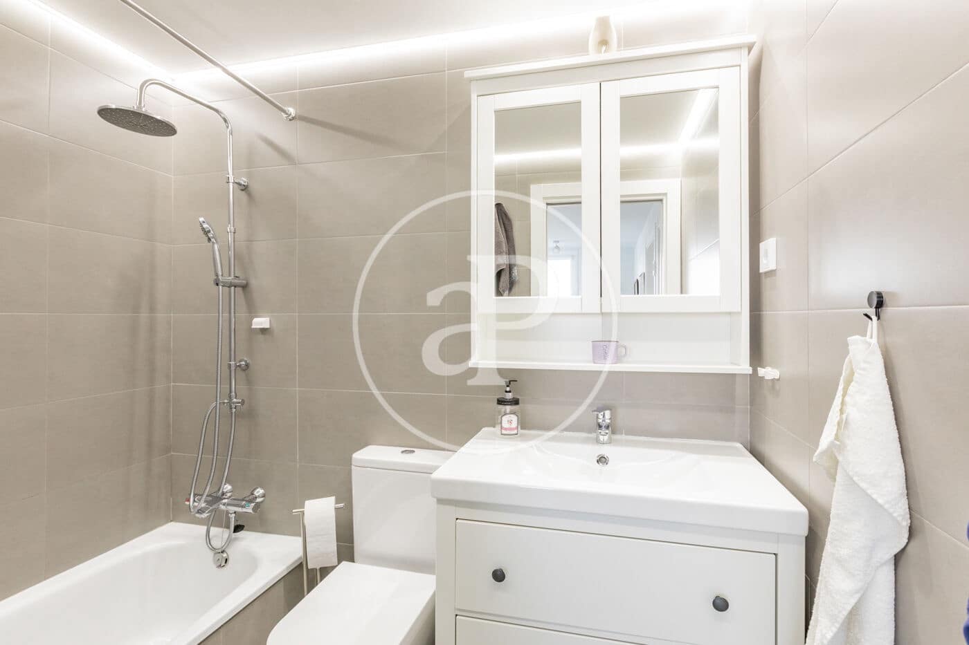 3 Zimmer Apartment zu vermieten in Madrid Stadt mit Pool Garage - 3.000 € (Ref: 9978903)