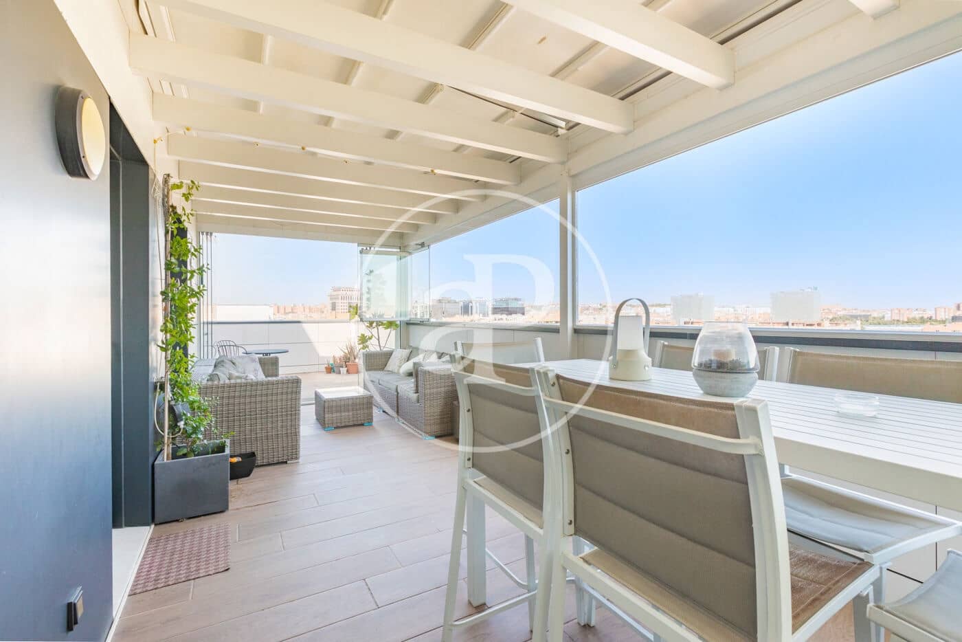 3 Zimmer Apartment zu vermieten in Madrid Stadt mit Pool Garage - 3.000 € (Ref: 9978903)