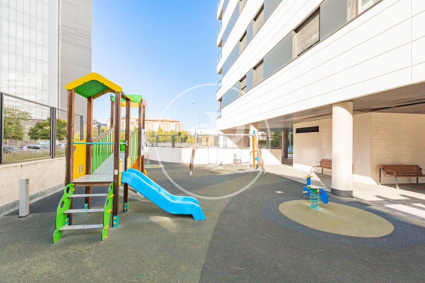 3 Zimmer Apartment zu vermieten in Madrid Stadt mit Pool Garage - 3.000 € (Ref: 9978903)