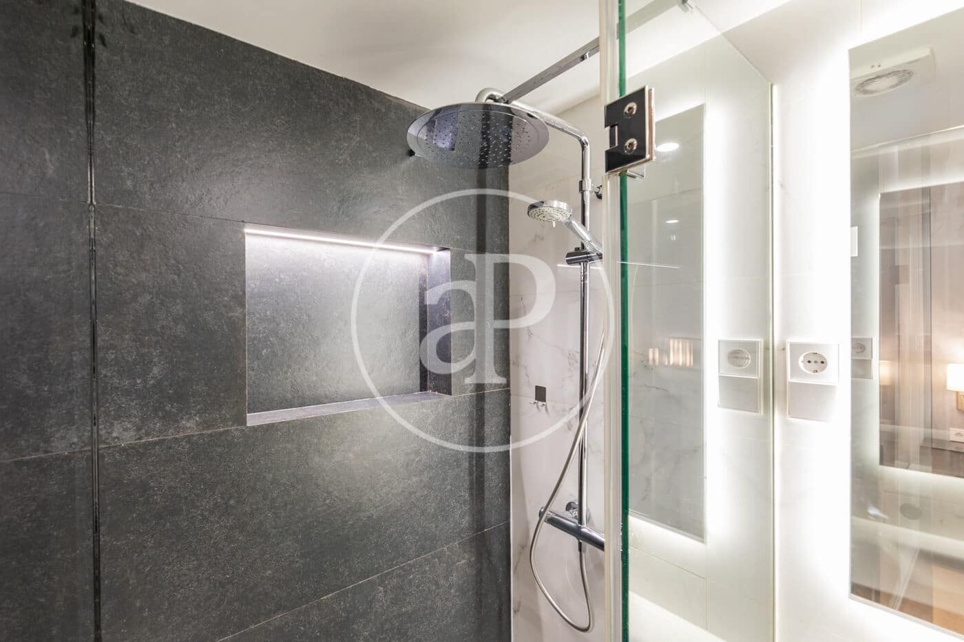 1 sovrum Lägenhet till salu i Madrid stad - 350 000 € (Ref: 9983036)