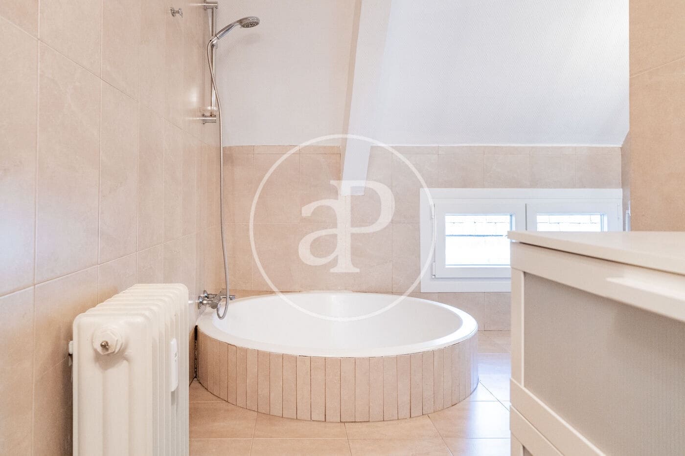1 sypialnia Apartament na sprzedaż w Miasto Madryt z basenem - 650 000 € (Ref: 9983037)