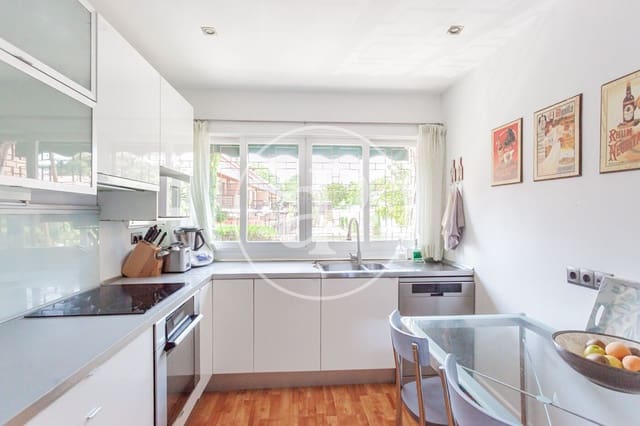 5 soveværelse Villa til salg i Pozuelo de Alarcón med swimmingpool - € 1.080.000 (Ref: 9986880)