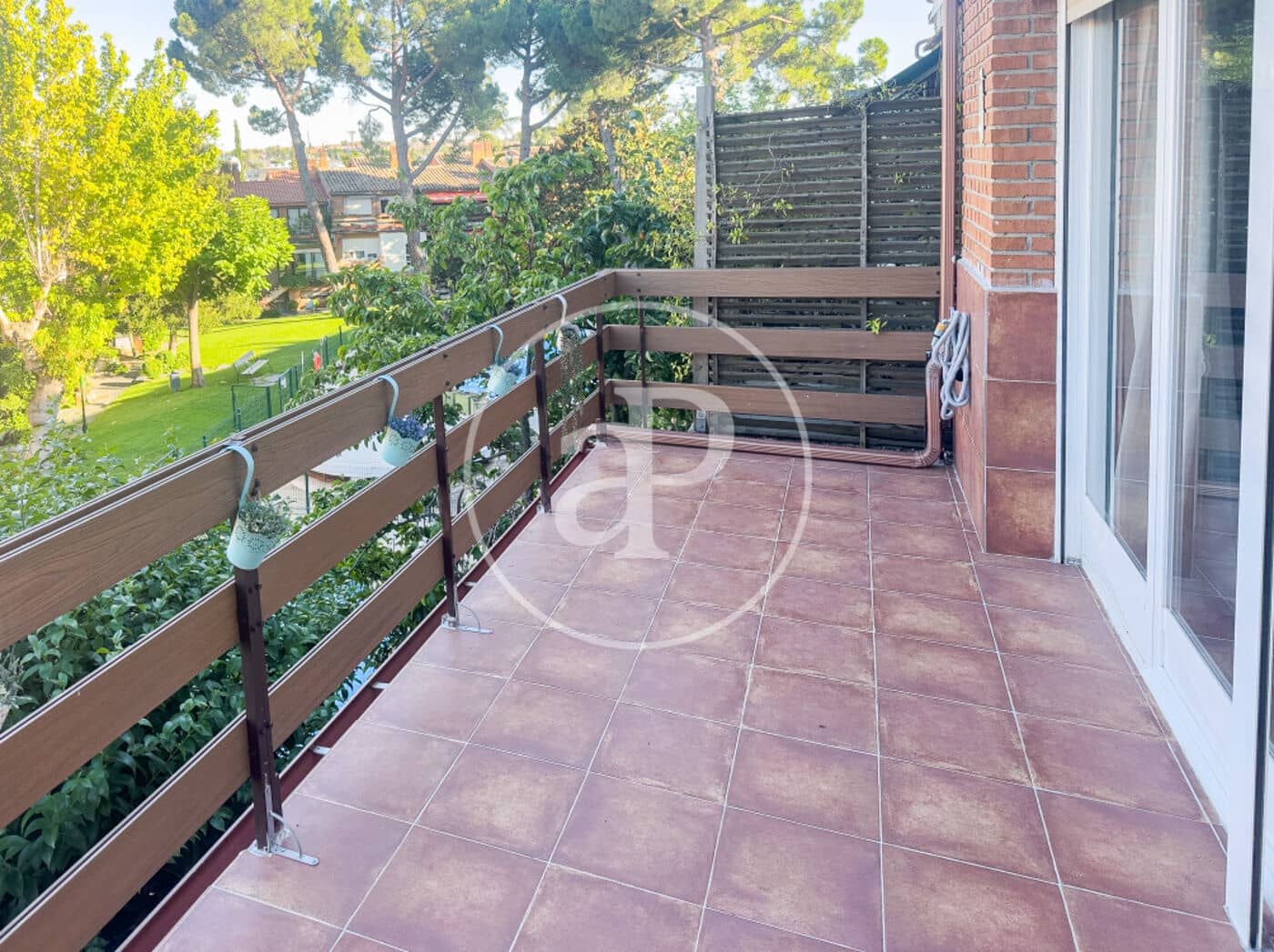 5 bedroom Villa for sale in Pozuelo de Alarcon with pool - € 1,080,000 (Ref: 9986880)