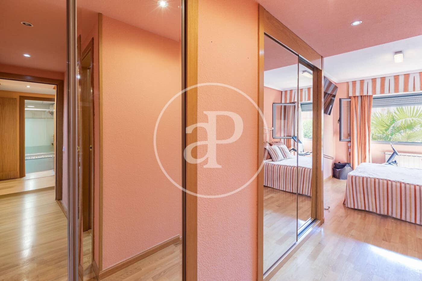 4 Zimmer Apartment zu verkaufen in Madrid Stadt mit Pool - 895.000 € (Ref: 9986881)