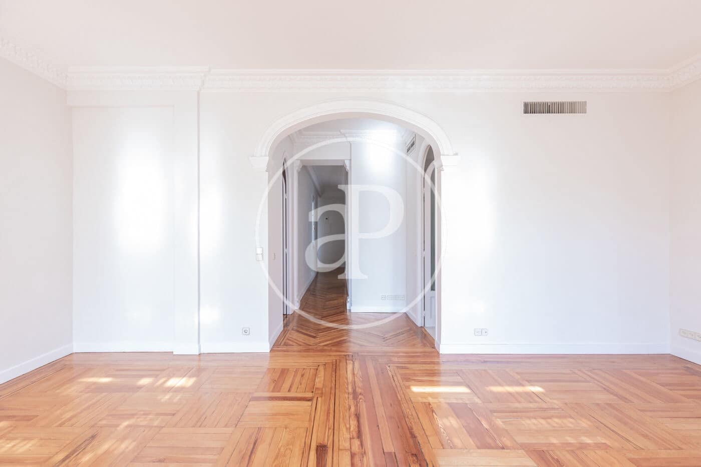 2 bedroom Apartment for rent in Madrid city - € 3,300 (Ref: 9986883)