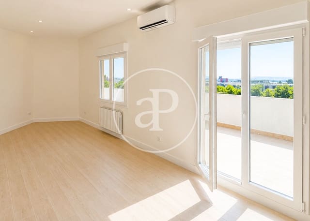 2 slaapkamer Appartement te koop in Casco Histórico de Barajas, Madrid stad - € 649.000 (Ref: 9986884)