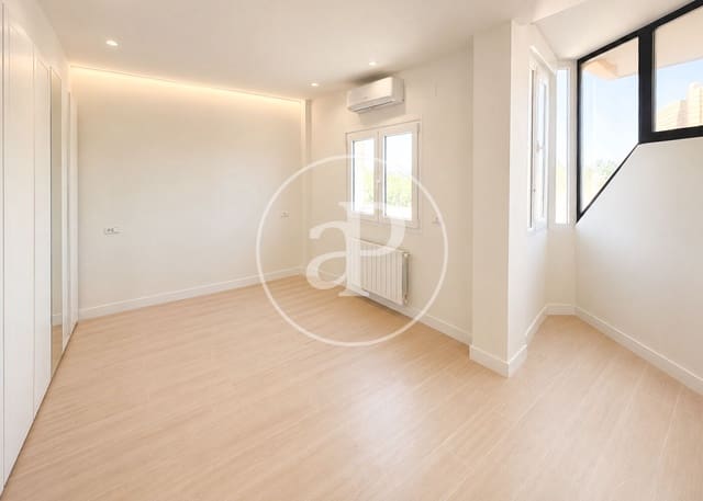2 slaapkamer Appartement te koop in Casco Histórico de Barajas, Madrid stad - € 649.000 (Ref: 9986884)