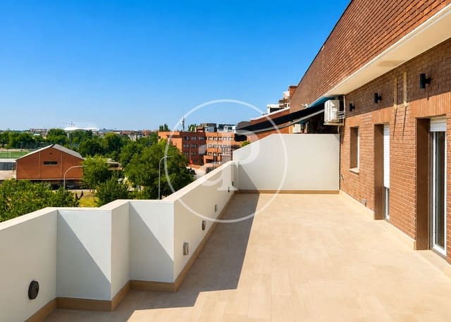2 slaapkamer Appartement te koop in Casco Histórico de Barajas, Madrid stad - € 649.000 (Ref: 9986884)