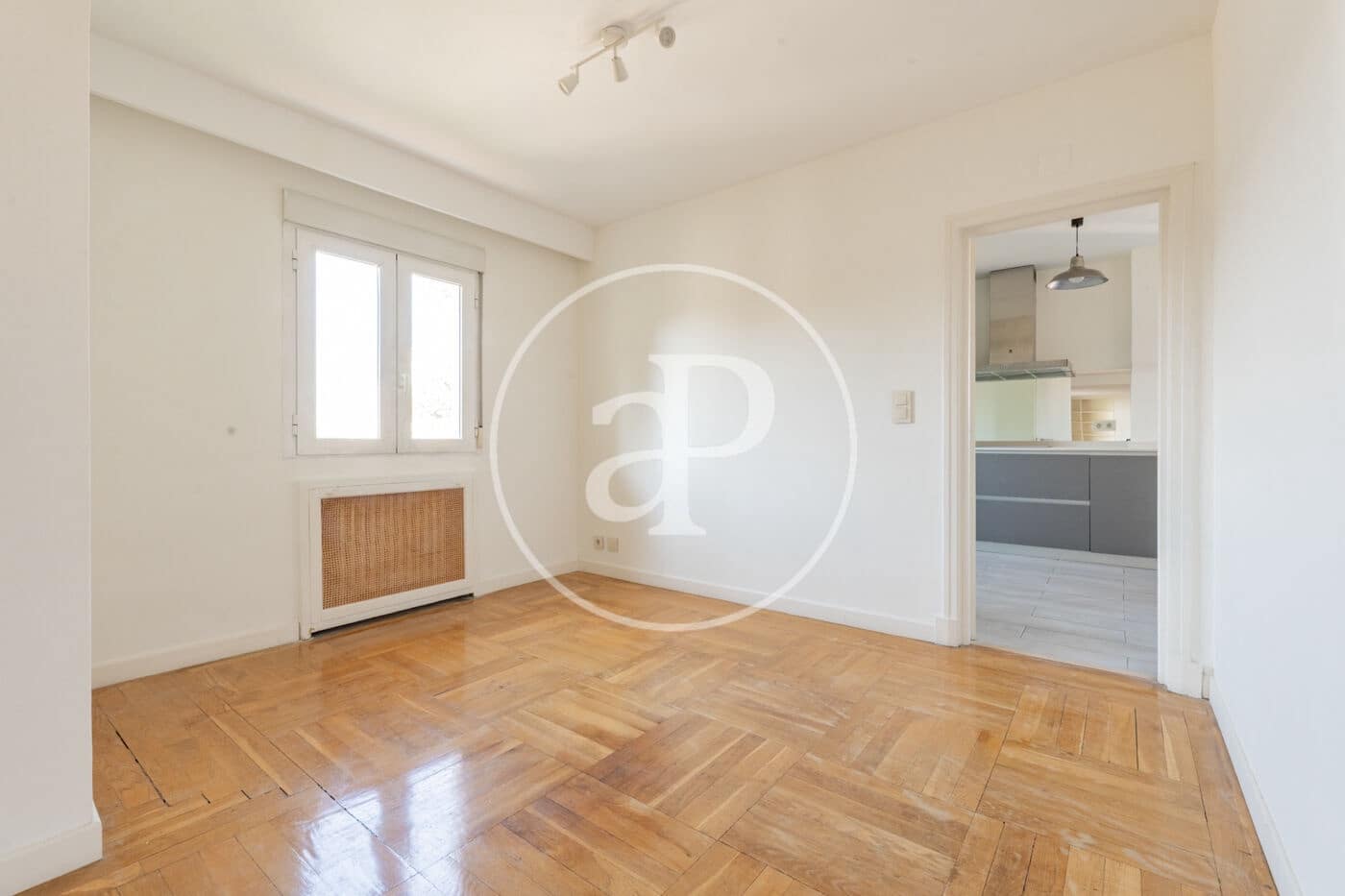 4 slaapkamer Penthouse te huur in Madrid stad met garage - € 5.500 (Ref: 9990742)
