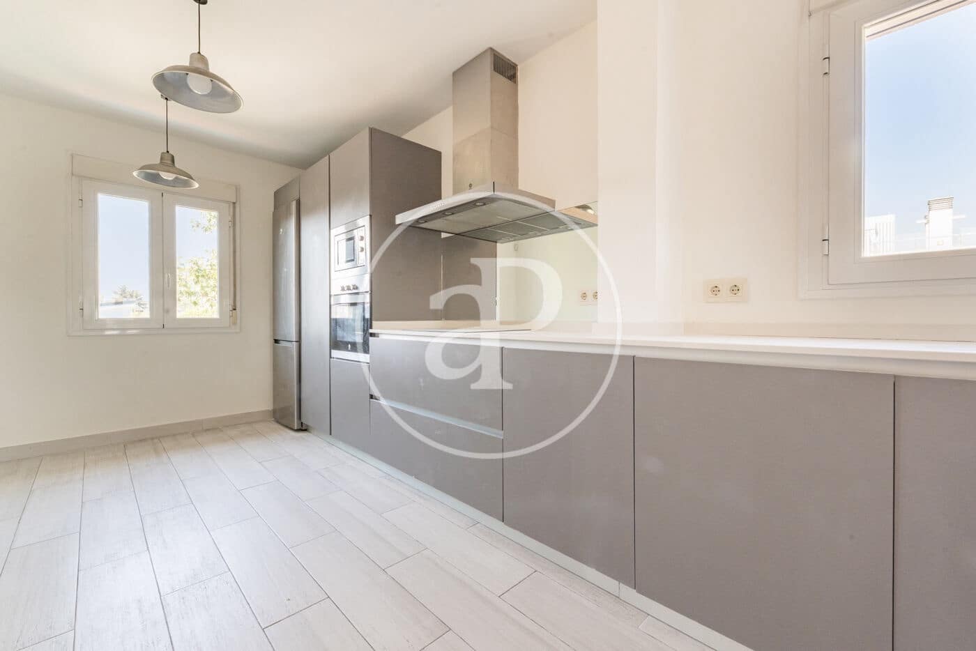 4 slaapkamer Penthouse te huur in Madrid stad met garage - € 5.500 (Ref: 9990742)