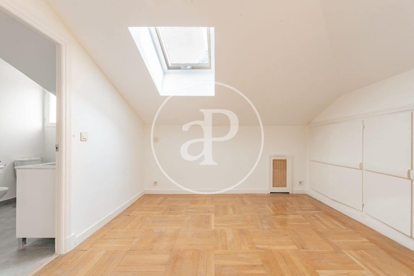 4 slaapkamer Penthouse te huur in Madrid stad met garage - € 5.500 (Ref: 9990742)