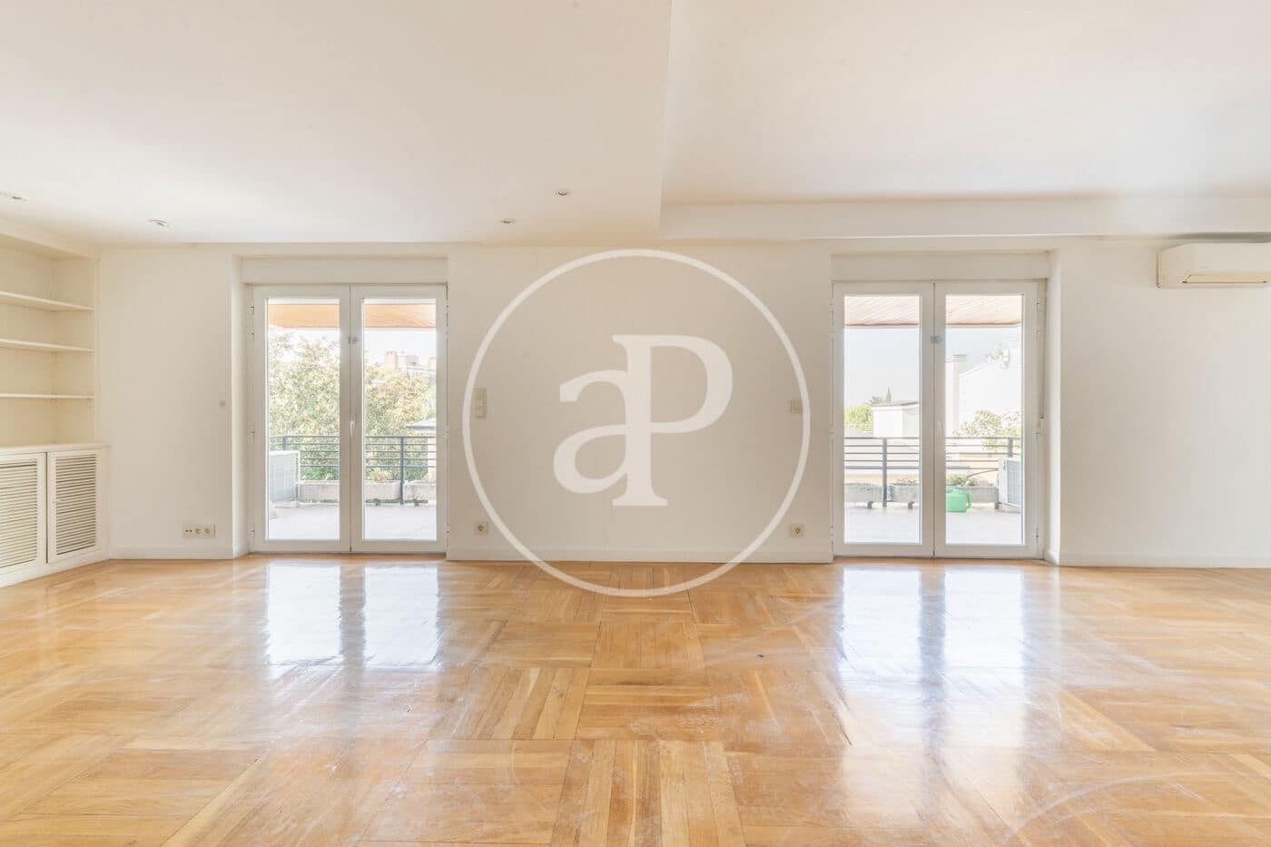 4 slaapkamer Penthouse te huur in Madrid stad met garage - € 5.500 (Ref: 9990742)